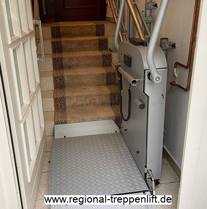 Rollstuhllifter Lift fr Rollstuhl in Achslach